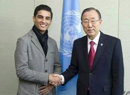 صور وفيديو.. محمد عساف يلتقي بـ«بان كي مون» ويصدم محبيه بسيجارته صور وفيديو.. محمد عساف يلتقي بـ«بان كي مون» ويصدم محبيه بسيجارته