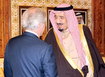 ولي العهد يكرم الفائزين بجائزة الملك خالد