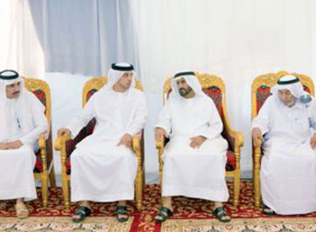 منصور بن زايد يقدم تعازيه لأسرة محمد زيد الشحي