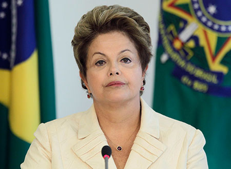 رئيسة البرازيل ديلما روسيف ترفض الاستقالة بعد فضيحة فساد 