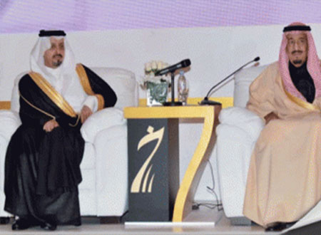 ولي العهد يكرم الأمير نايف بجائزة الملك خالد التقديرية