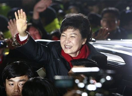مظاهرات تطالب باستقالة رئيسة كوريا الجنوبية بارك كون هيه