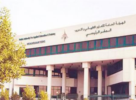 تكريم أوائل الخريجين مارس المقبل