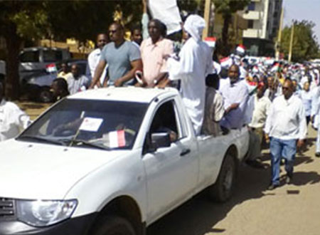 تشييع جنازة المناضلة السودانية سعاد ابراهيم