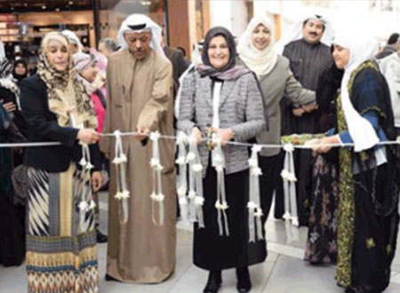 الخرافي افتتحت معرض الفن الإسلامي 