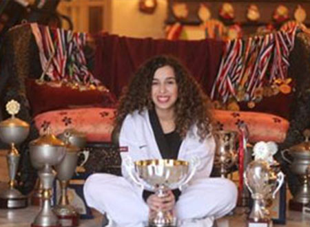 بطلة مصرية تُسجل كأول فتاة عربية بصالة الألعاب القتالية بأمريكا