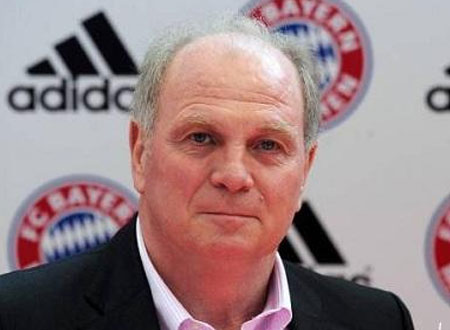 شاهد الشجن الذي سيودع فيه أولي هوينس رئيس البايرن.. شاهد