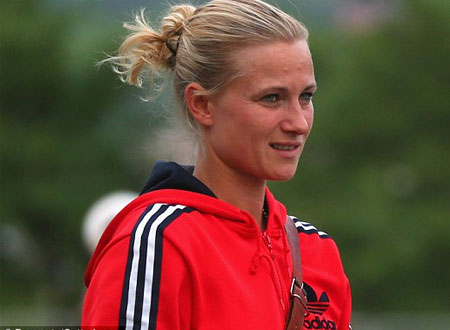 كاثلين كروجر &laquo;قنبلة شقراء&raquo; في بايرن ميونخ.. شاهد