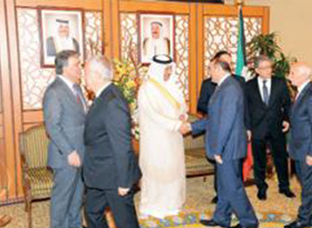 جابر المبارك يقيم مأدبة غداء على شرف جول