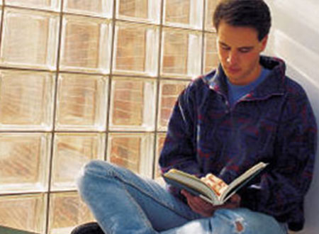 &laquo;اقرأ&raquo; مبادرة شبابية لتدريب الشباب على الاهتمام بالقراءة 