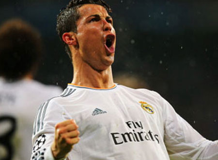 كريستيانو رونالدو ينقذ حياة طفل.. صور