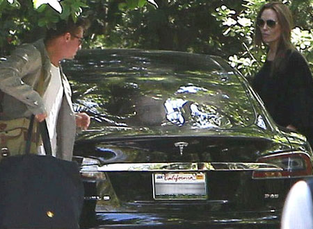 براد بيت ينفرد بأنجلينا جولي في رحلة رومانسية بعيداً عن أطفالهما.. صور 