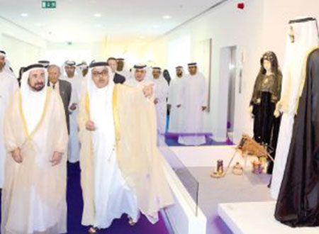 سلطان القاسمي يفتتح معرض الأزياء الإسلامية الأول بالمنطقة 