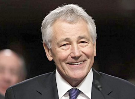 تشاك هاجل يحصل على حصان هدية