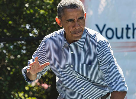 خطأ في الإتيكيت يجلب الانتقادات لباراك أوباما.. صور