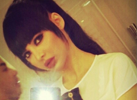 قمر تعود للساحة الفنية بـ&laquo;لوك&raquo; جديد.. صور