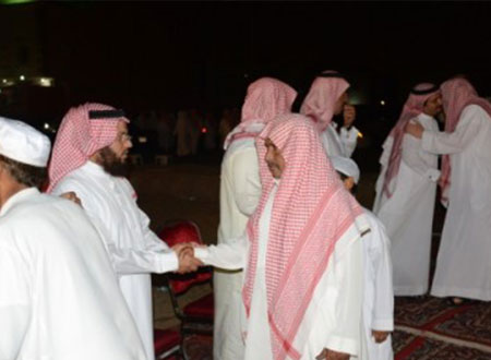 آل الزهراني يتلقون العزاء في الشيخ خميس