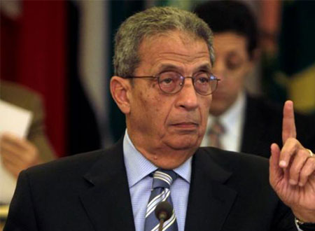 عمرو موسى يتعرض لاتهامات ومطالب باعتزاله السياسة