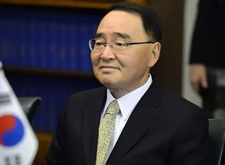 مواطن يصفع رئيس الوزراء الكوري تشونج هونج وون أمام الجميع.. صورة