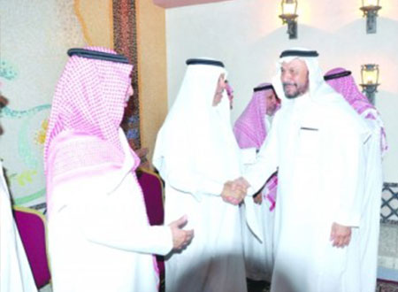 أمراء ومسؤولون يواسون آل النفيعي بجدة في آخر يوم للعزاء