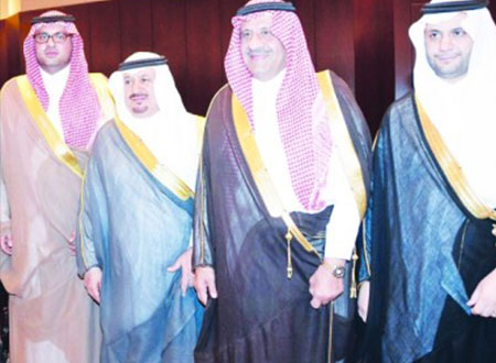 أمراء ومسؤولون في أفراح آل السرحان وآل المطوع