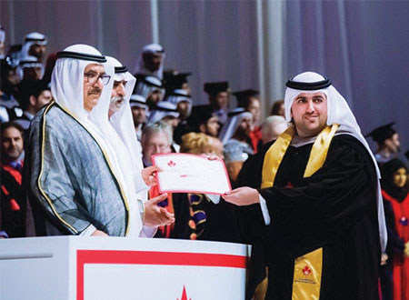 حمدان بن راشد يشهد حفل تخريج الجامعة الكندية بدبي