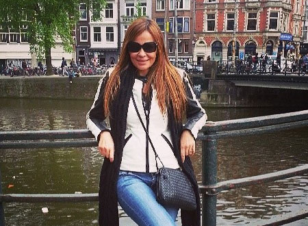 كارول سماحة تتنزه في شوارع هولندا وتلتقي بسفيرة لبنان.. صور