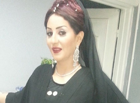 وفاء عامر تتألق بفستان ذهبي في زفاف سارة سلامة.. صور