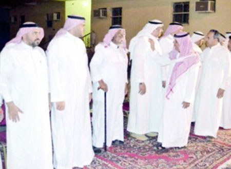 آل خليفة يتقبلون التعازي في فقيدهم الشيخ حسن