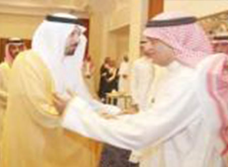 الأمير مشعل بن عبد الله يعزي أسرة بن لادن