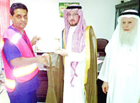 محافظ بدر يكرم المسعف الأحمدي