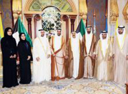 الأمير تسلم جائزة العالم العربي للدعم الإنساني