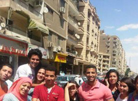 &laquo;أنا فرحان&raquo;.. شباب يحاولون كسر كآبة الشارع المصرى 