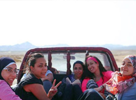 &laquo;escape&raquo; يكسر حرارة الصيف بزيارة إلى وادى الجمال