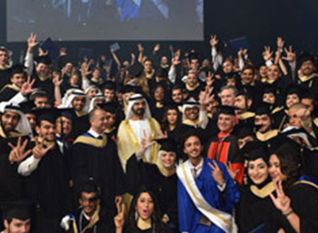 محمد بن راشد يشهد تخريج الدفعة الـ 17 في «أميركية دبي»