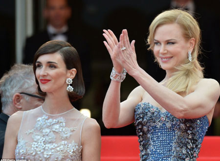 نجمات هوليوود بإطلالات فاتنة في افتتاح مهرجان &laquo;كان&raquo;.. صور