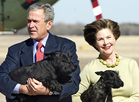 عائلة جورج دبليو بوش تعلن الحداد 3 أيام لوفاة كلبتهم