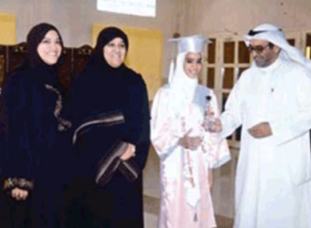 نسيبة بنت كعب تكرم متفوقاتها