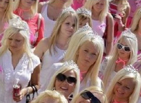 حسناوات السويد يشاركن في مسيرة للمطالبة بأزواج