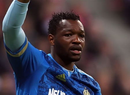 إصابة ستيف ماندادا يسبب أزمة لمنتخب فرنسا.. شاهد