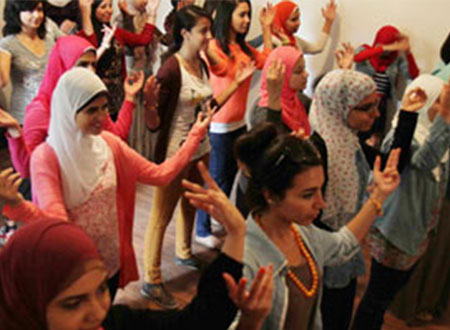 33 مشاركًا يتعلمون قواعد الرقص الهندى فى &laquo;ميزان&raquo;