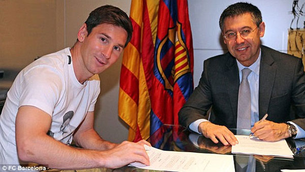 رسميا.. ميسي يجدد لبرشلونة
