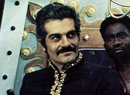 ثمنه 54 مليون جنيه.. شاهد صورا مبهرة لقصر عمر الشريف الذي خسره في «القمار»