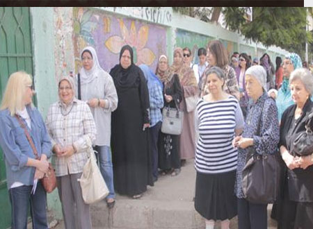 مصرية تلد في طابور الانتخاب وتطلق على طفلها اسم السيسي