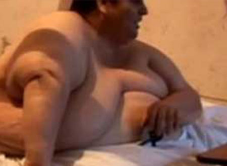 فيديو.. وفاة أثقل رجل فى العالم فيديو.. وفاة أثقل رجل فى العالم