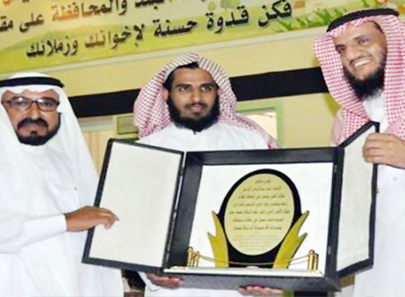 مدير تعليم شقراء يكرم «الدعيج»