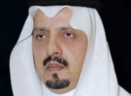 فيصل بن خالد يعزي الشيخ عاطف في وفاة ابنه