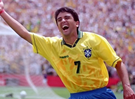 بيبيتو يحتفل بالذكرى الـ20 لهدفه التاريخي في كأس العالم.. صور وفيديو