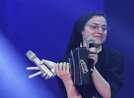 فيديو وصور.. راهبة تفوز في &laquo;ذا فويس&raquo; النسخة الإيطالية