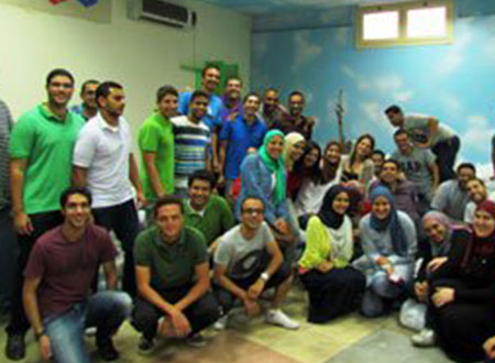 قطائف رمضانية متنوعة من &laquo;نبنى&raquo; لمساعدة أسر منشية ناصر